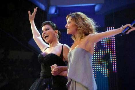 Hadise sahnede GERİLDİ - Resim 11