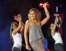 Hadise sahnede GERİLDİ - Resim 26