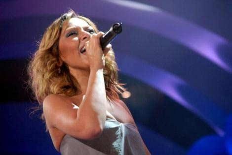 Hadise sahnede GERİLDİ - Resim 18