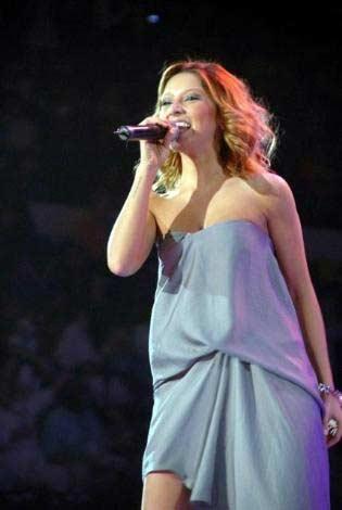 Hadise sahnede GERİLDİ - Resim 21