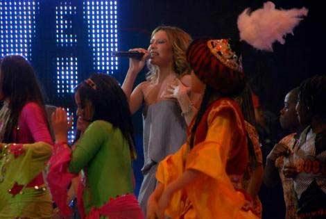 Hadise sahnede GERİLDİ - Resim 25