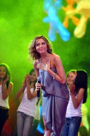 Hadise sahnede GERİLDİ - Resim 19