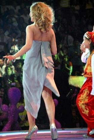 Hadise sahnede GERİLDİ - Resim 13