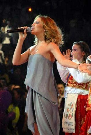 Hadise sahnede GERİLDİ - Resim 9