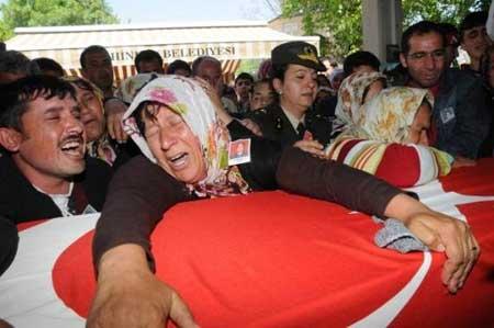 Şehit Piyade Er Zeynel Direkçi'nin cenazesi - Resim 4
