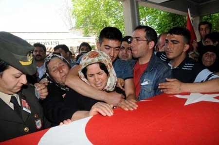 Şehit Piyade Er Zeynel Direkçi'nin cenazesi - Resim 7