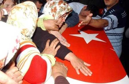 Şehit Piyade Er Zeynel Direkçi'nin cenazesi - Resim 11