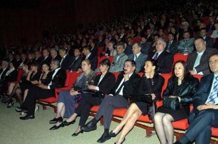 Nurgül Yeşilçay merdivenlerden düştü - Resim 16