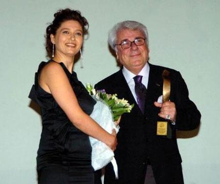 Nurgül Yeşilçay merdivenlerden düştü - Resim 17