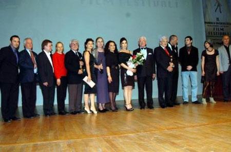 Nurgül Yeşilçay merdivenlerden düştü - Resim 12