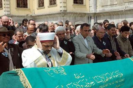 Yaman Tarcan toprağa verildi