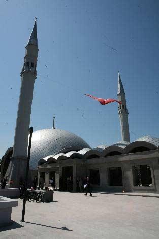 Kadın eli değen ilk modern cami - Resim 6