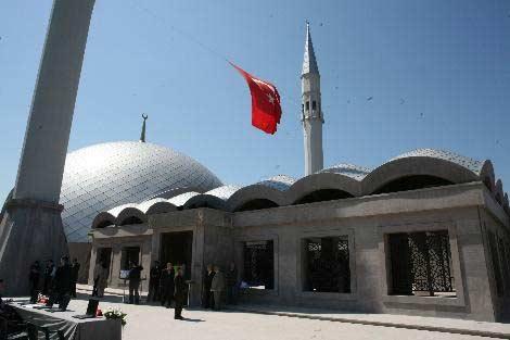 Kadın eli değen ilk modern cami - Resim 4