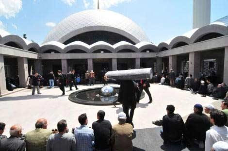 Kadın eli değen ilk modern cami - Resim 13