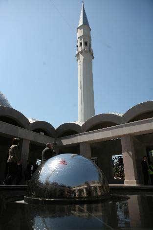 Kadın eli değen ilk modern cami - Resim 3