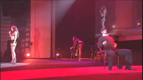 Güzellik yarışmasında kucak dansı - Resim 54