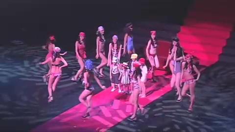 Güzellik yarışmasında kucak dansı - Resim 51