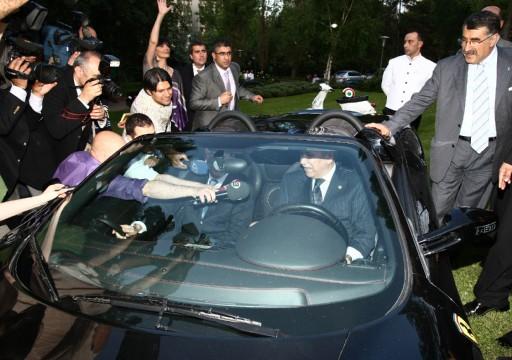 Arınç Ferrari'ye bindi - Resim 2