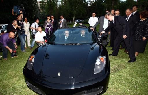Arınç Ferrari'ye bindi - Resim 6
