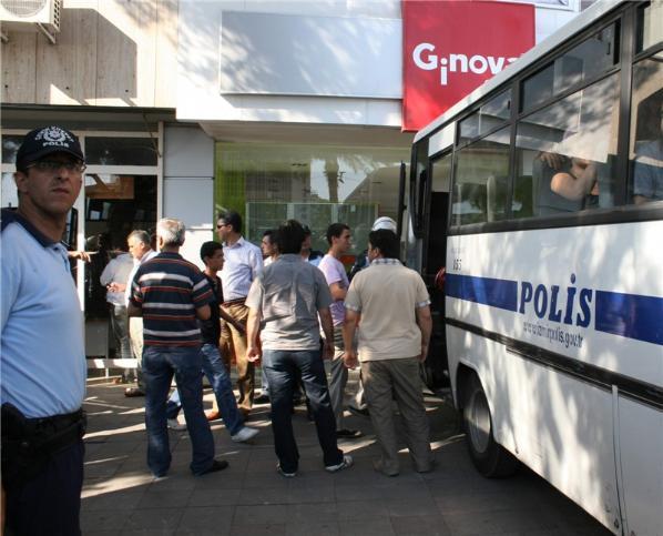 Öğrenciler NTV binasını bastı - Resim 5