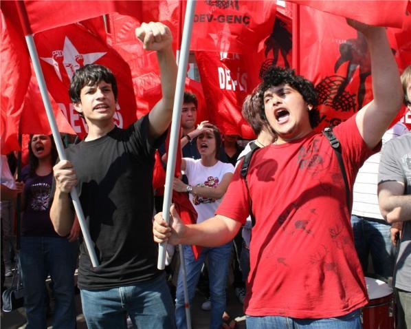 Öğrenciler NTV binasını bastı - Resim 4