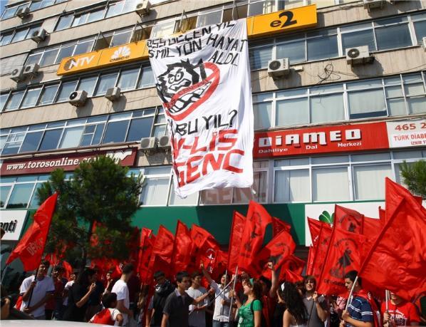 Öğrenciler NTV binasını bastı - Resim 3