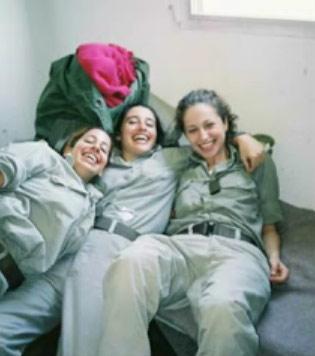 İsrail kadın askerleri