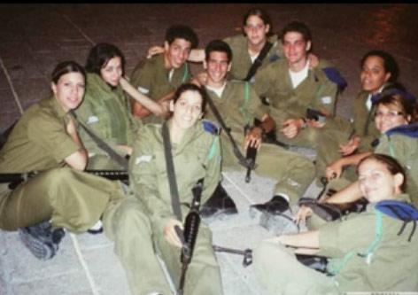 İsrail kadın askerleri