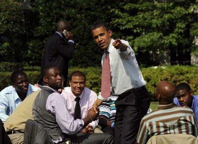 Obama mangal başında - Resim 1