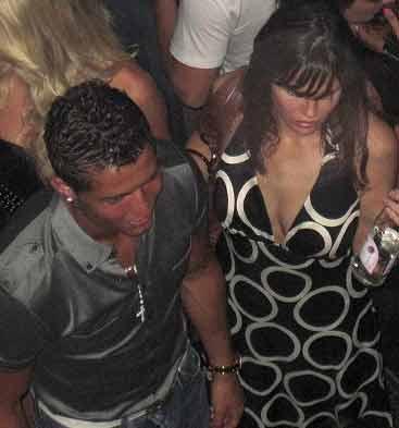 Otel odasında 3 kadınla sabahladı