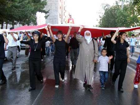 DTP'den Kaymakamı kızdıran saygı duruşu - Resim 8