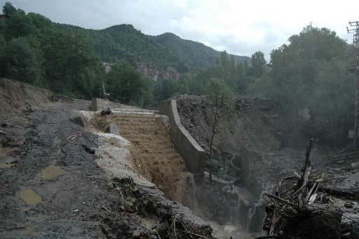 Karadeniz'i sel vurdu - Resim 13