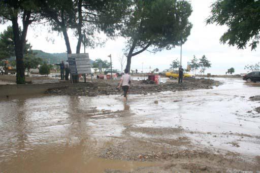 Karadeniz'i sel vurdu - Resim 2