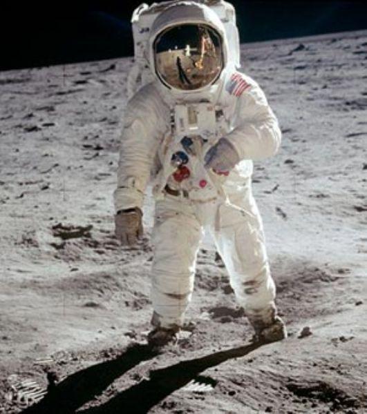 AY'A AYAK BASILMADI diyenlerin 10 kanıtı