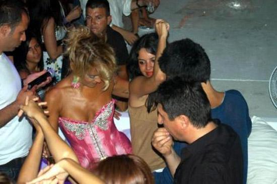 Demet Akalın SARHOŞ oldu