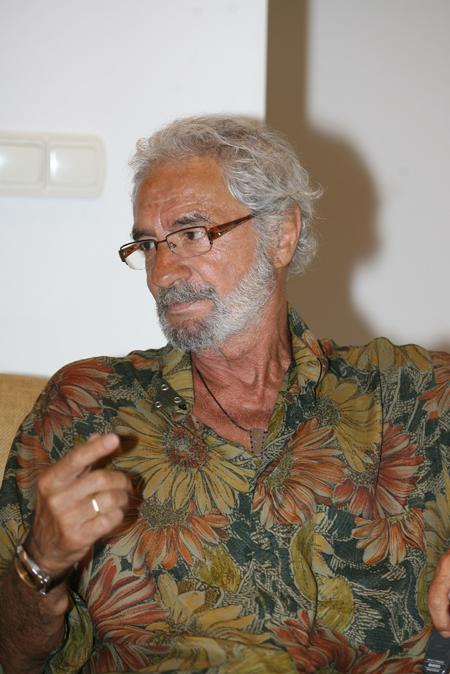 Vedat Okyar hayatını kaybetti