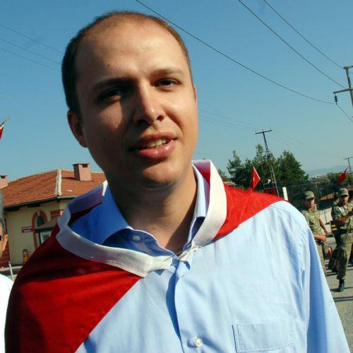 Bilal Erdoğan teskere aldı