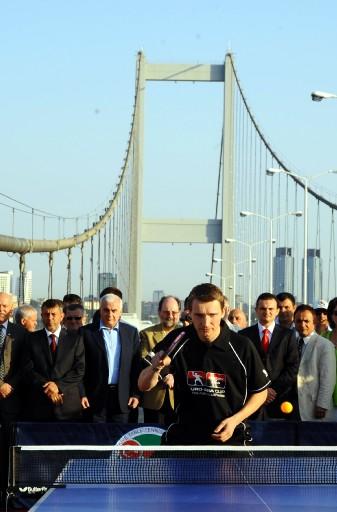 Boğaziçi Köprüsü'nde masa tenisi - Resim 6
