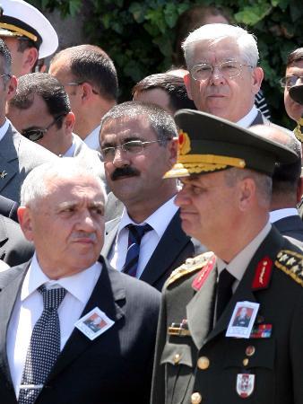 Komutanlar eski paşanın cenazesinde - Resim 2