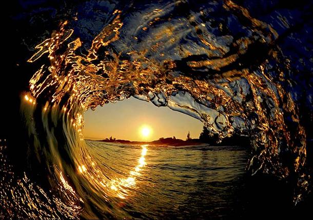 Dalganın içinden sörfçü Clark Little'n fotograflarından‏ - Resim 9