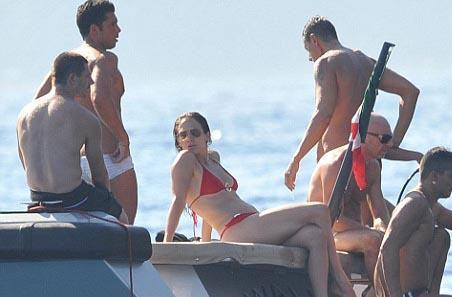 JLO bikinili - Resim 13