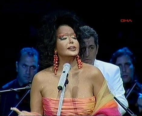 Bülent Ersoy'un ceninli yüzü 