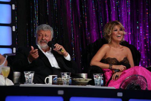 Türbanlı popstar Çiğdem