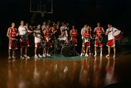 12 Dev Adam reklam yıldızı