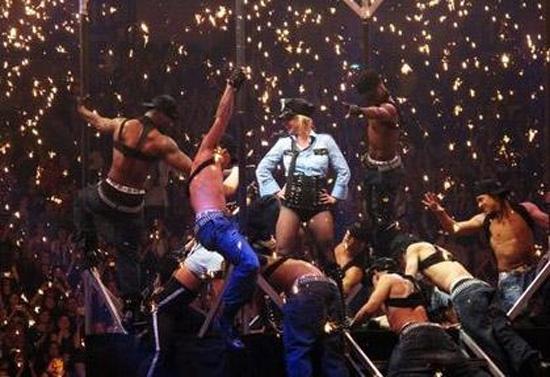 Britney'den fetiş şov - Resim 10