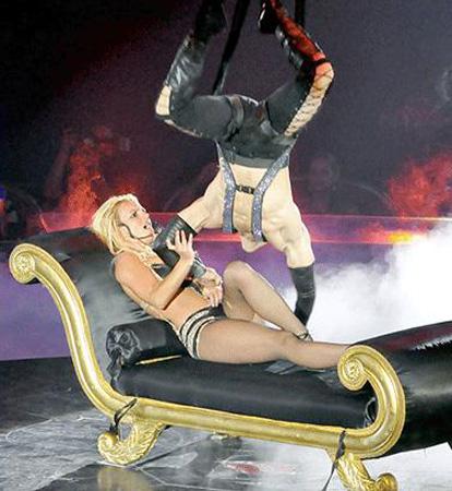 Britney'den fetiş şov - Resim 8