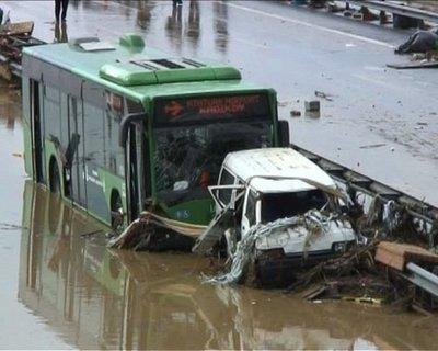 Sel felaketi dünya basınında  - Resim 31
