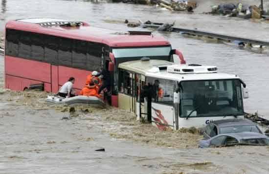 Sel felaketi dünya basınında  - Resim 5