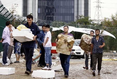 Yağmacılar felaketi fırsat bildi - Resim 1