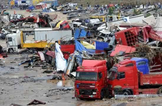 Sel felaketi dünya basınında  - Resim 12